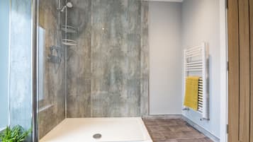 Leilighet (1 Bedroom) | Bad | Dusj og toalettpapir