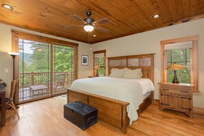 3 bedrooms, iron/ironing board, internet, bed sheets - Beautiful custom home in Sapphire Valley (Sapphire)