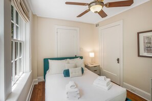 1 chambre, fer et planche à repasser, Wi-Fi gratuit, draps fournis