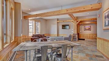 Condo, 2 Bedrooms | Dining