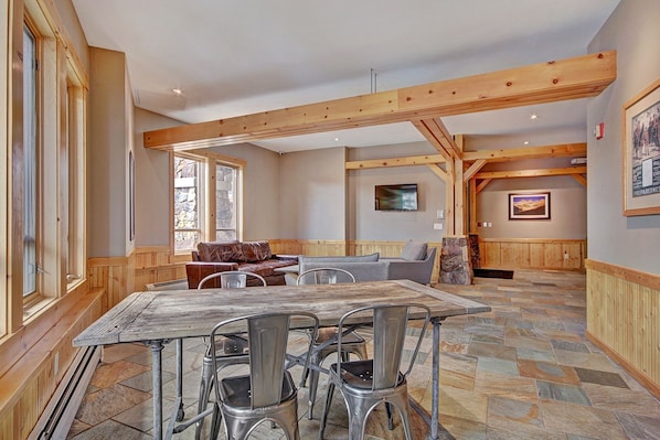 Condo, 2 Bedrooms | Dining