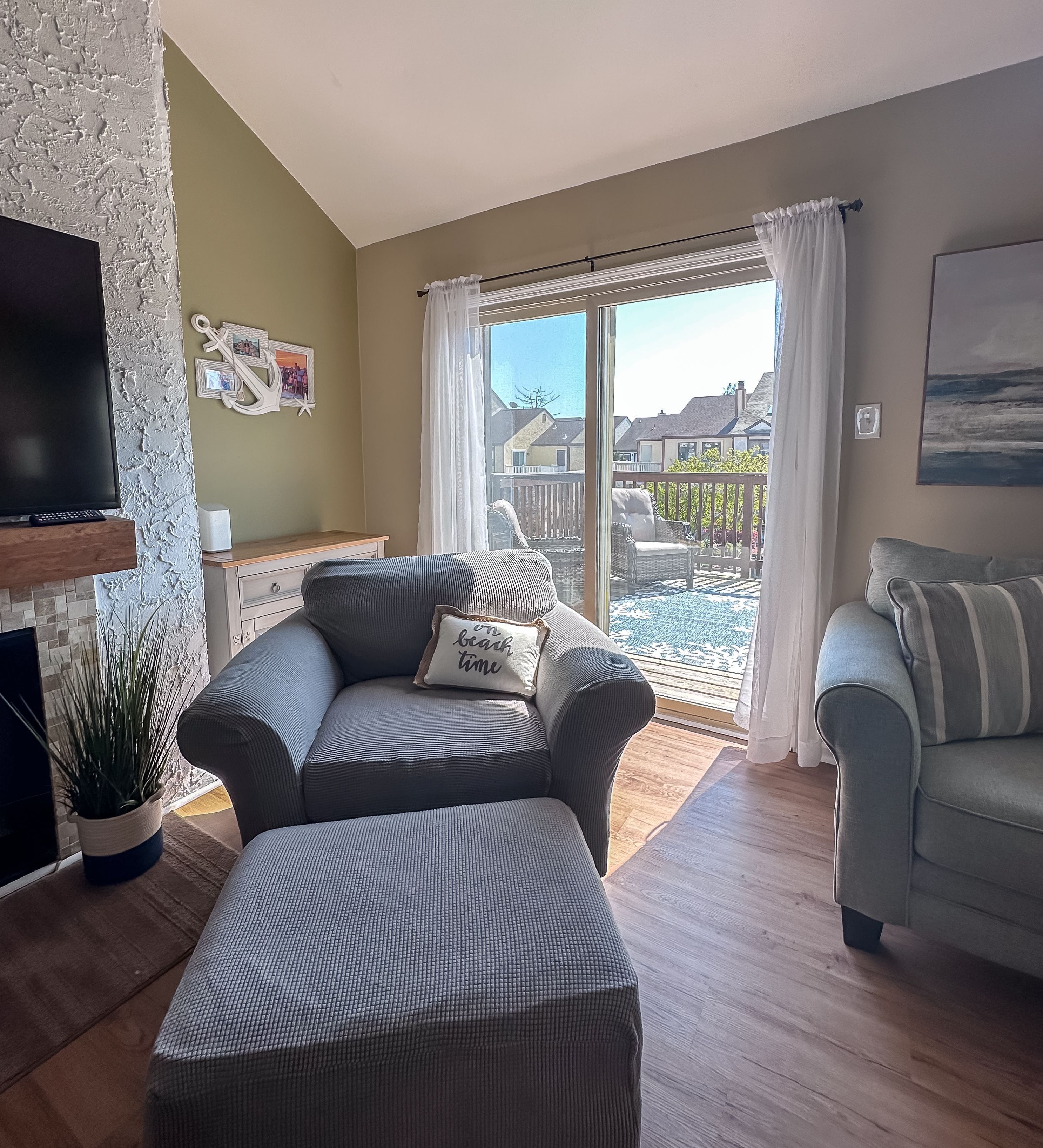 Coastal Soul - Beach block, on cul-de-sac street, pet friendly.