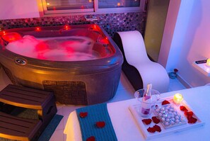 Tina de hidromasaje al aire libre