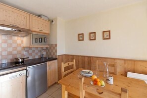 Kjøleskap, mikrobølgeovn og oppvaskmaskin