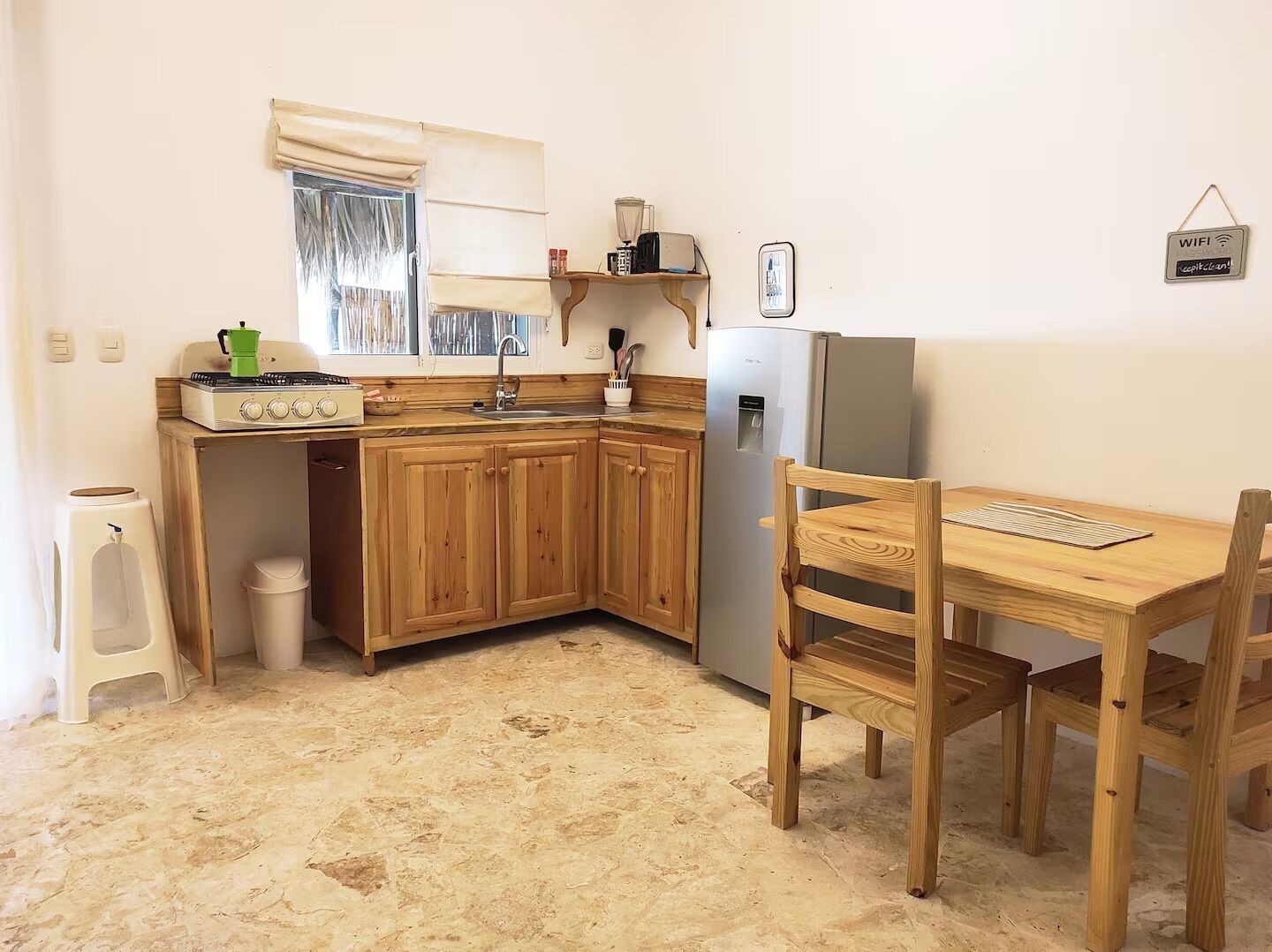 Fridge, stovetop, coffee/tea maker, toaster