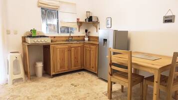 Fridge, stovetop, coffee/tea maker, toaster