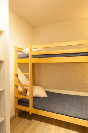 1 bedroom - 200m from resort center, 2nd floor, balcony, tv, ski locker, 31m², Serre Chevalier (Briançon)