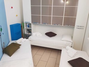 3 chambres, fer et planche à repasser, Wi-Fi gratuit, draps fournis