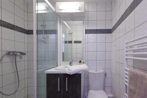 Shower - 200m from resort center, 4th floor, balcony, tv, ski locker, 25m², Serre Chevalier (Briançon)