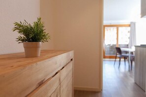 Interior - 200m from resort center, 6th floor, balcony, tv, ski locker, 24m², Serre Chevalier (Briançon)