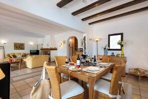 Dining - Charming Villa Verde, 56x23ft Pool, Ac&wifi, Just 5 Minute Drive Away From Beach (Xàbia)