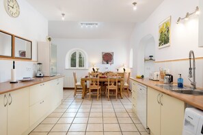 Microwave, dishwasher, coffee/tea maker, electric kettle - Charming Villa Verde, 56x23ft Pool, Ac&wifi, Just 5 Minute Drive Away From Beach (Xàbia)