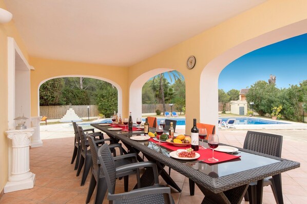 Outdoor dining - Charming Villa Verde, 56x23ft Pool, Ac&wifi, Just 5 Minute Drive Away From Beach (Xàbia)