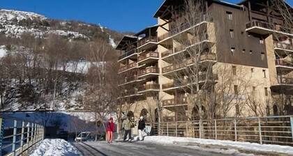 200m du centre station, 5ème étage, balcon, télévision, casier à ski, 25m², Serre Chevalier