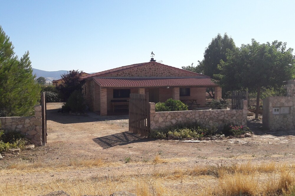 Casa Rural con Piscina Municipal a 29km del Monasterio de Piedra