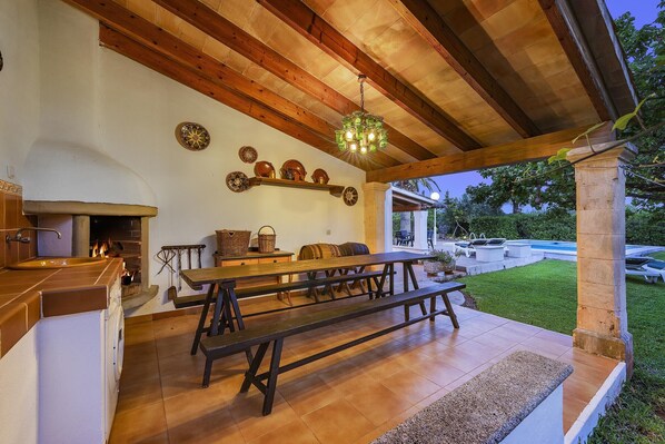 Outdoor dining