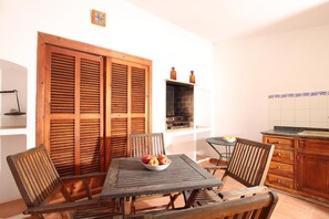 Outdoor dining - L´Embat ( Tolo ) Charming 2 bedroom villa (Pollensa)