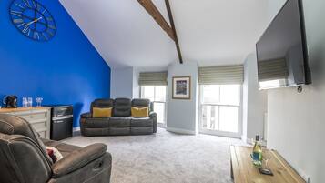 Appartement (2 Bedrooms) | Woonruimte | Een flatscreentelevisie