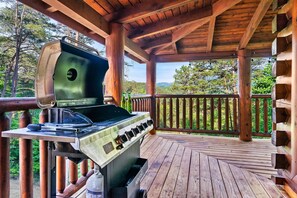 BBQ/picnic area - Cougar Crossing Vista - HotTub Pool View (Sevierville)