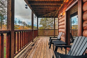 Deluxe-Ferienhütte, 6 Schlafzimmer, Whirlpool, Bergblick | Terrasse/Patio