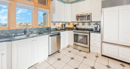 Premier Oceanfront Dog Friendly w/ Pool, Elevator, Hot Tub, Theater, Game Room