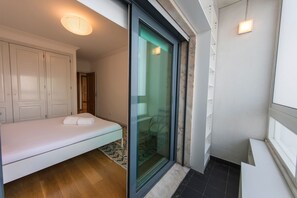 2 bedrooms, iron/ironing board, Internet, bed sheets