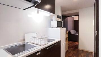 Fridge, microwave, stovetop, cookware/dishes/utensils