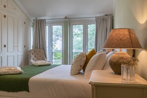 4 habitaciones, tabla de planchar con plancha, internet y ropa de cama 