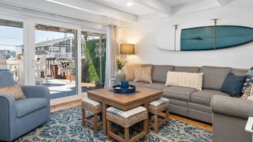 Televisor, llar de foc i estèreo