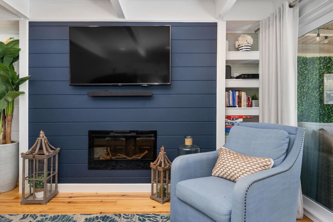 TV, fireplace, stereo