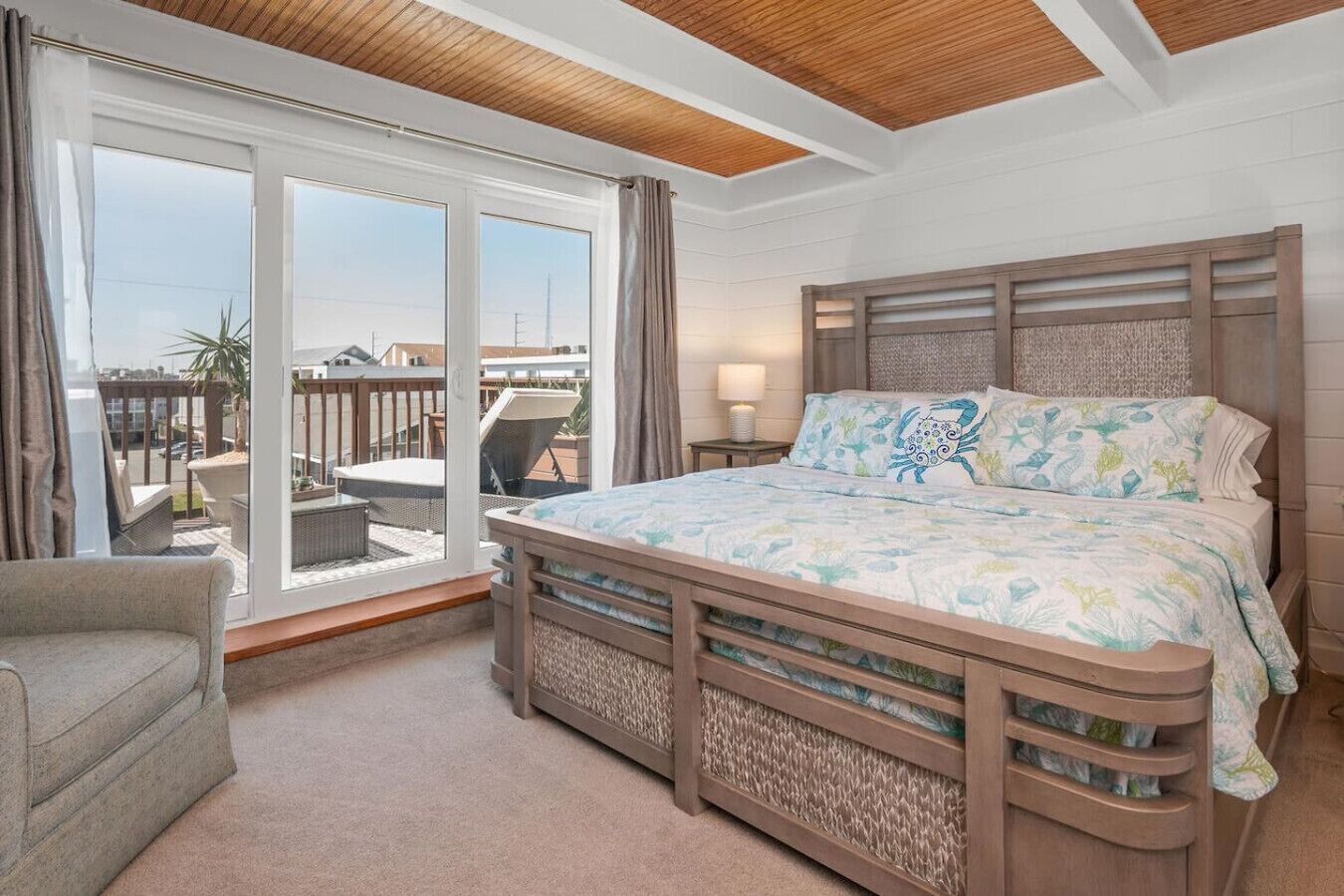 Premium bedding, iron/ironing board, travel crib, WiFi