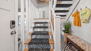 Ensemble douche/baignoire, sèche-cheveux, serviettes fournies