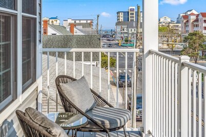 3BR/Garage, Walk Beach/Boardwalk, Bikes, BeachGear