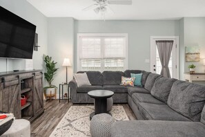 TV, stereo - 3BR/Garage, Walk Beach/Boardwalk, Bikes, BeachGear (Ocean City)