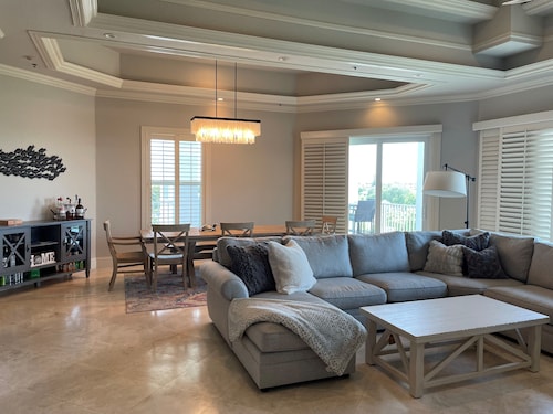 Spacious Marco Penthouse with Beautiful Ocean Views