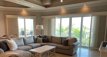 Spacious Marco Penthouse with Beautiful Ocean Views