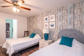 3 habitaciones, tabla de planchar con plancha, cuna de viaje y internet 
