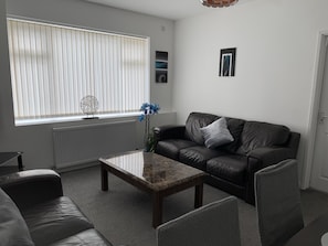 House | Living room - Beautiful 3-bed House in Wolverhampton (Wolverhampton)