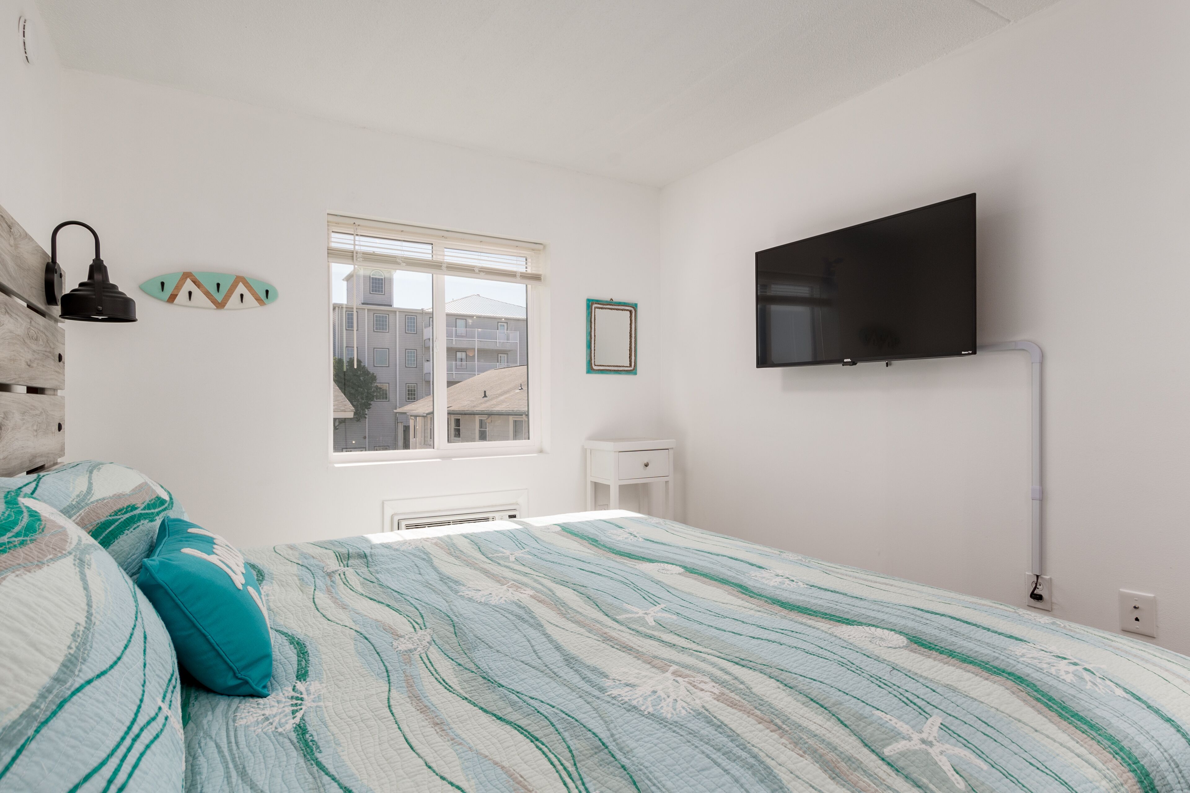 Bali 303-Ocean Block fully updated 1BR Condo, Short walk to the beach!