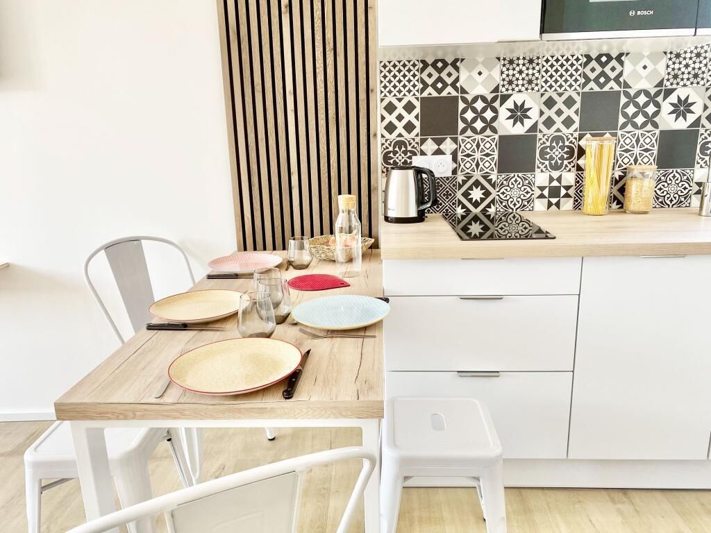 Completely Renovated Studio Standing Wifi Netflix Full Downtown