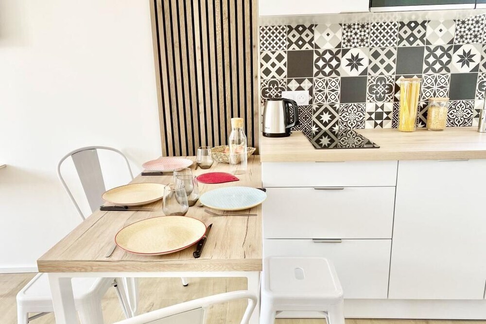 Completely Renovated Studio Standing Wifi Netflix Full Downtown