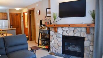 Cottage, 1 Bedroom | Living area