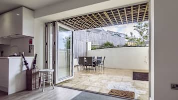 House (5 Bedrooms) | Living area | 32-inch TV with cable channels