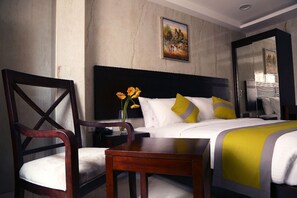 Desk, iron/ironing board, free WiFi, bed sheets - Arun Prasath Park (Chennai)