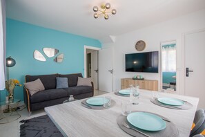 Flat-screen TV - Morny Turquoise - Appt plein centre - Proche plage (Deauville)