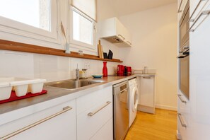 Refrigerador, microondas, horno, lavavajillas