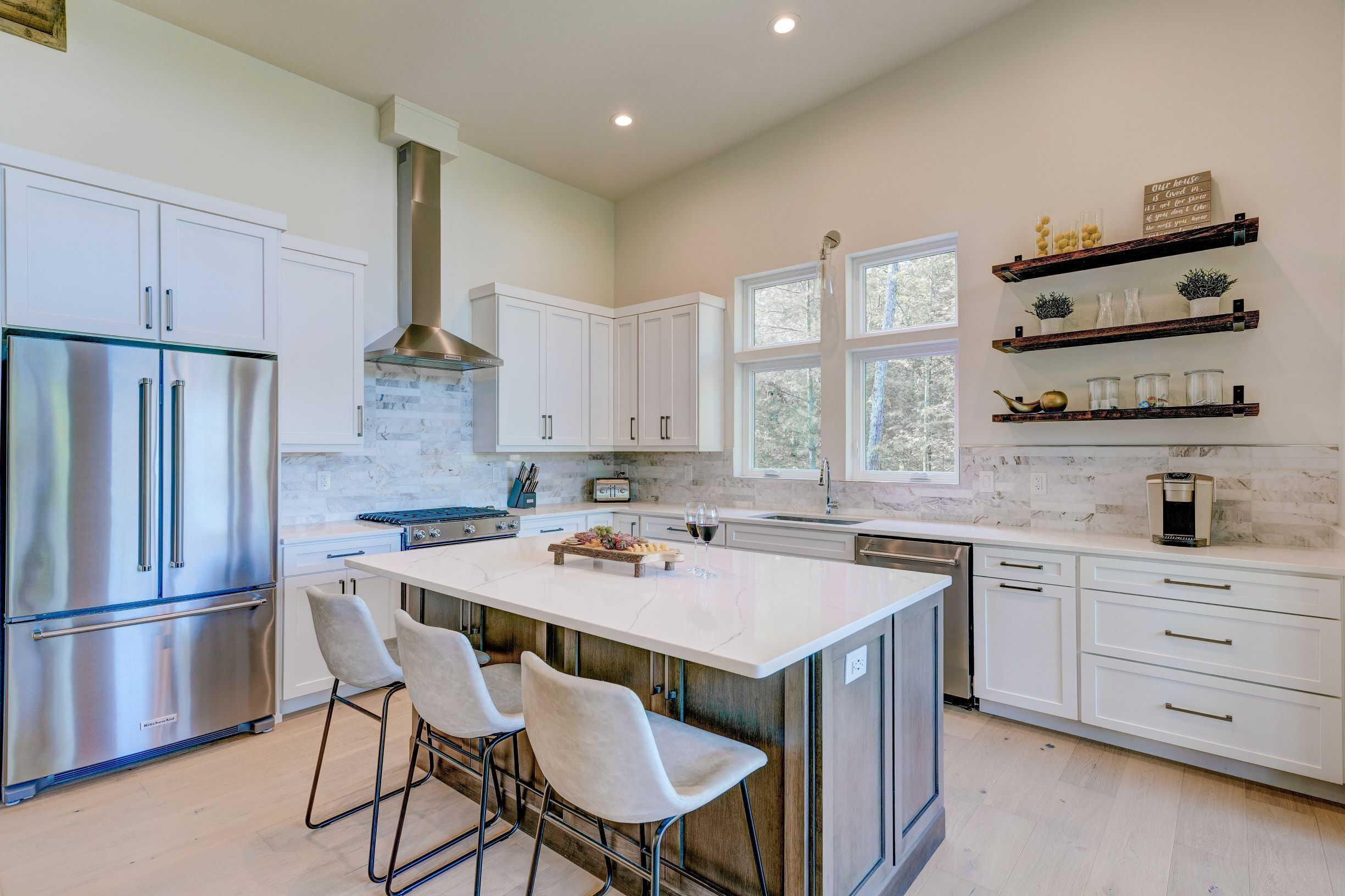 New/Modern Rustic/Mins. to Blue Ridge/Spacious/Hot Tub