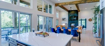 New/Modern Rustic/Mins. to Blue Ridge/Spacious/Hot Tub