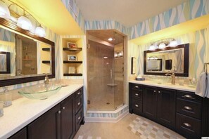 Towels - Oceanfront Condo - Litchfield by the Sea - Community Pool & Hot Tub (Pawleys Island)