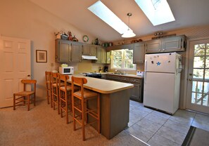 Réfrigérateur, micro-ondes, four, lave-vaisselle